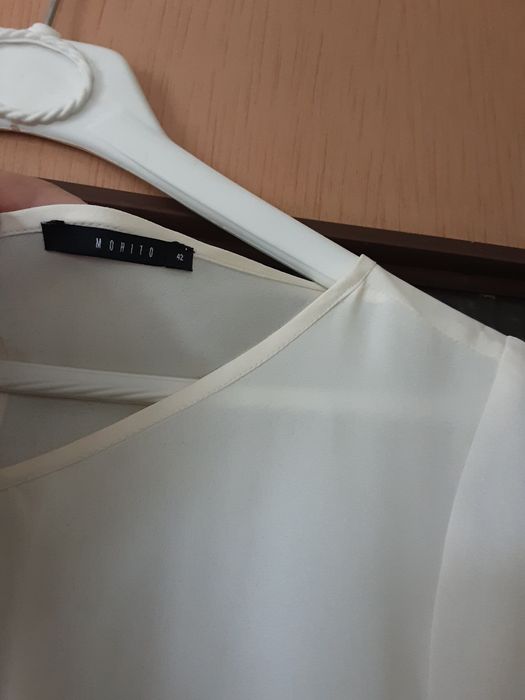 Biała elegancka bluzka damska Mohito