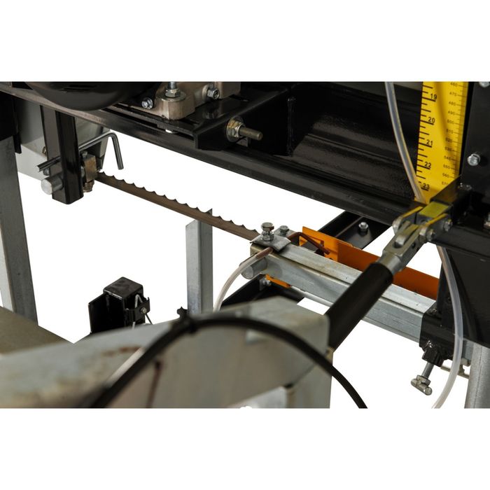 Tartak taśmowy z silnikiem spalinowym LUMAG BSW66GL