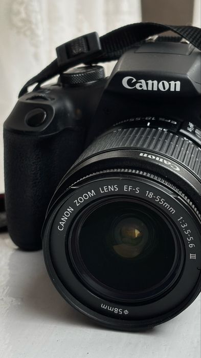 Canon EOS 2000D з обʼєктивом 18-55mm, ідеальний стан