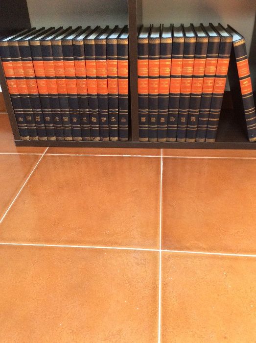 Modern Universal Encyclopedia Lexicoteca by Círculo de Leitores (21 volumes)