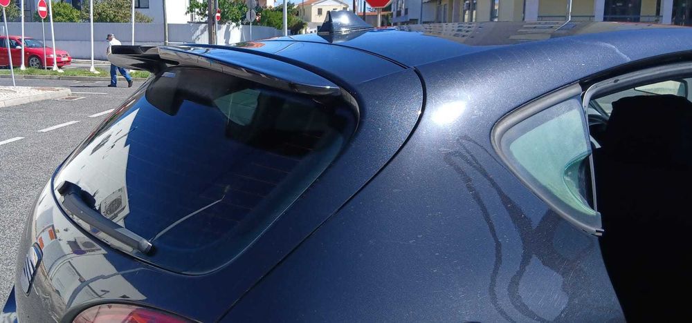 Carro Seat Leon 2008 5 portas preto a diesel 1.9 TDI