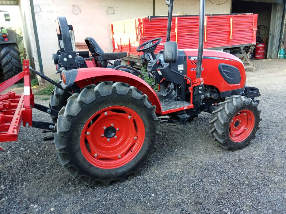 Trator Kioti modelo CK4530