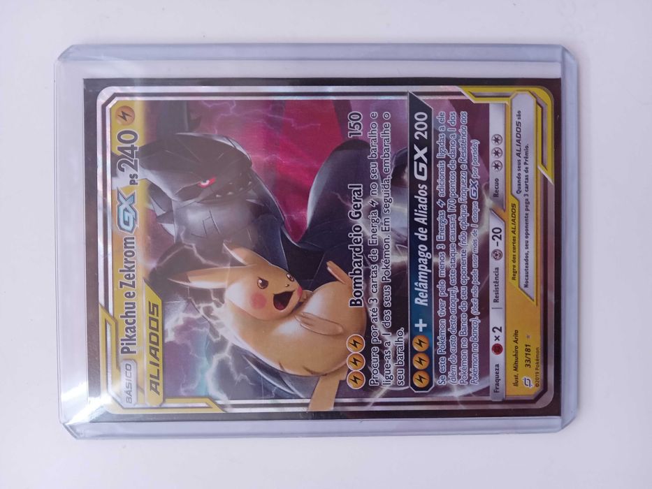 Carta pokémon Pikachu e Zekron gx