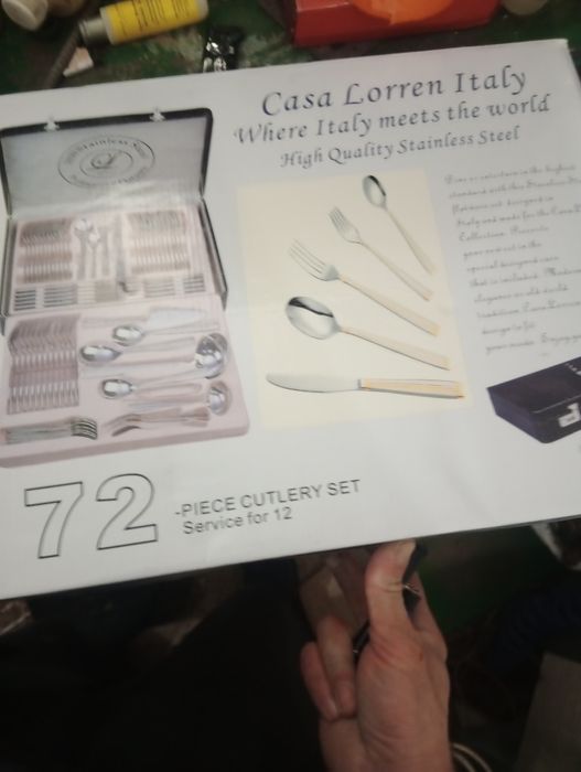 Продам столовий набір новий.