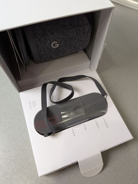 Очки виртуальной реальности Google Daydream View