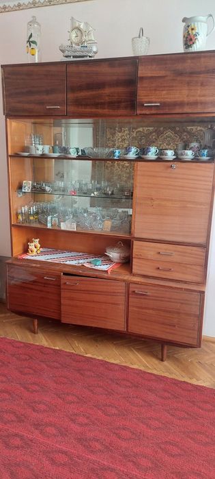 Сервант...Віддам безкоштовно...Самовивіз...