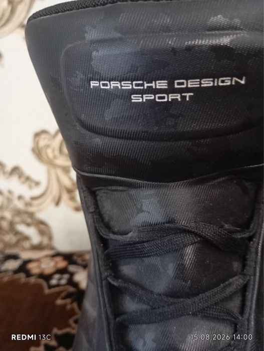Ботінки Adidas.