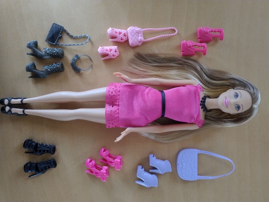 Zestaw lalka barbie z butami