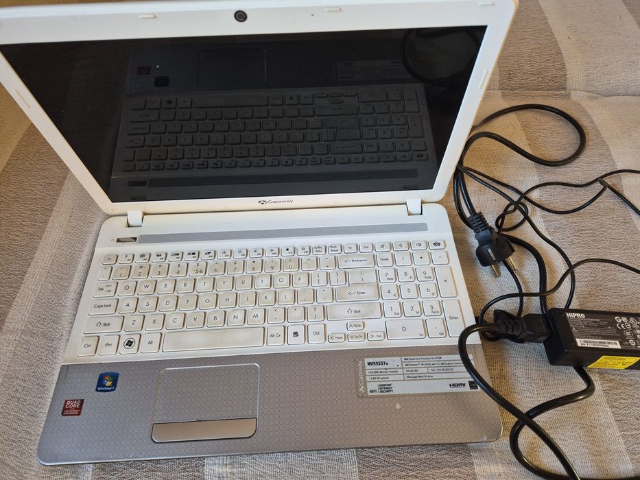 Laptop gateway biały