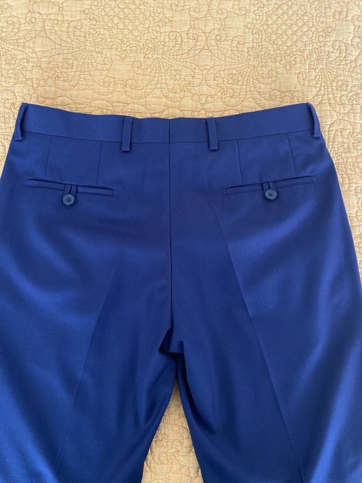Fato slim fit , da suits inc, usado 1vez. Na compra do fato ofereço a camisa da mesma marca tam. M slim fit