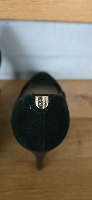 Czarne szpilki zamszowe