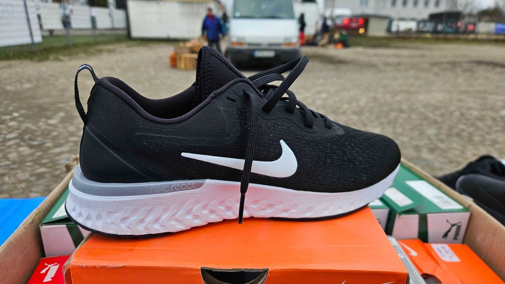 NIKE Odyssey React 8 / 41 AO9819