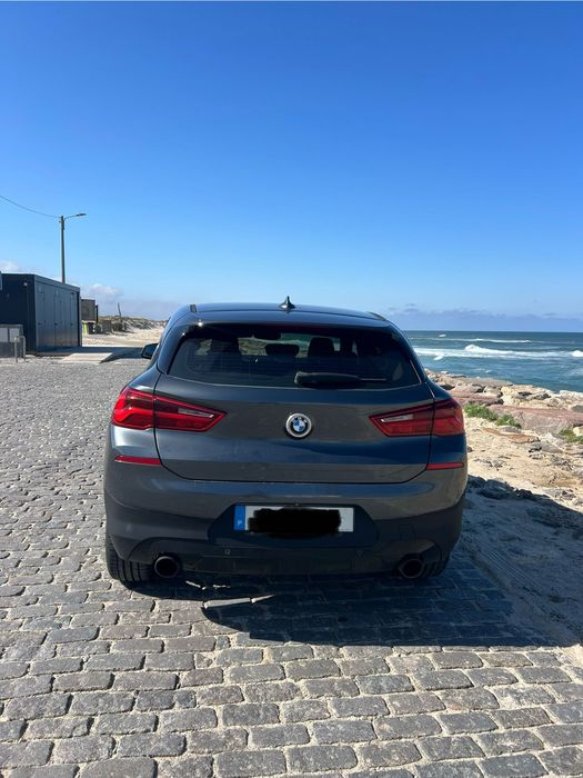 BMW X2 cinza escuro