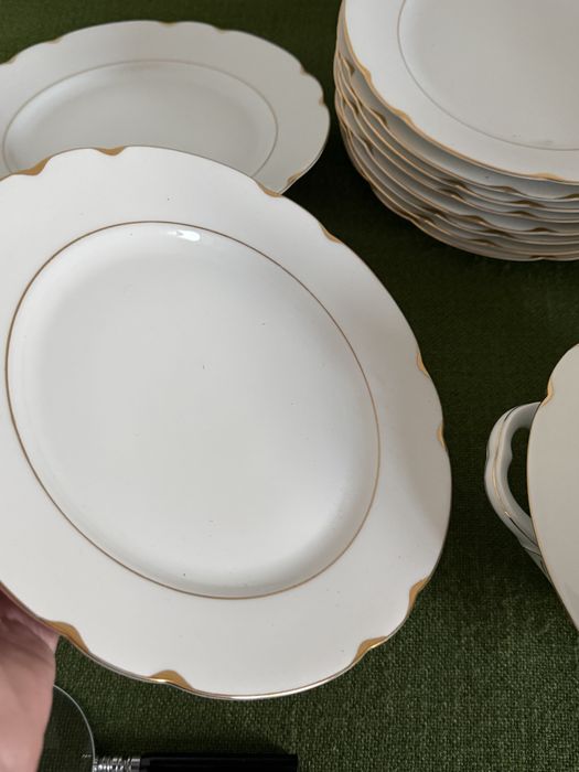 Duży zestaw obiadowy że złoceniami porcelana