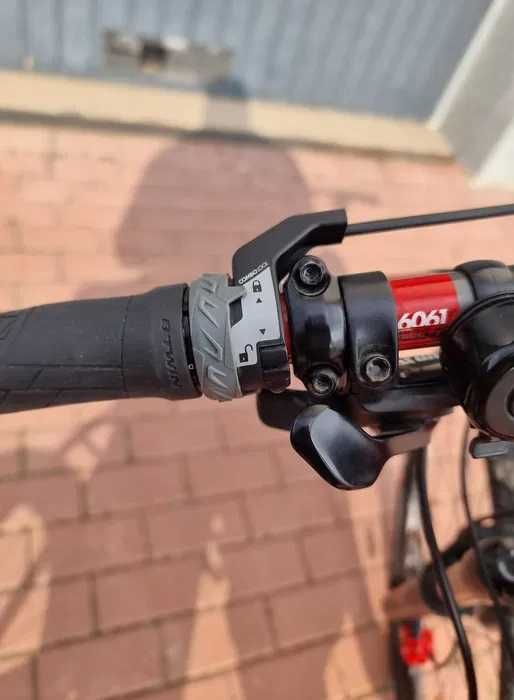 amortyzator widelec RockShox XC30 SILVER tapered QR9 100 mm 27,5"