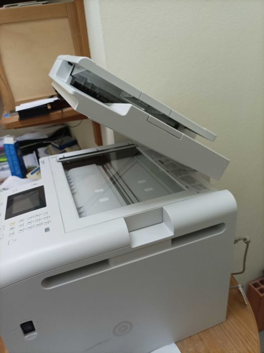 Impressora Canon laser a cores