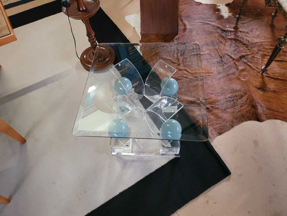Mesa de centro em acrílico e tampo em vidro - óptimo estado