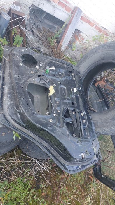 Двері задня права двері гола Subaru Outback Legacy 04-09