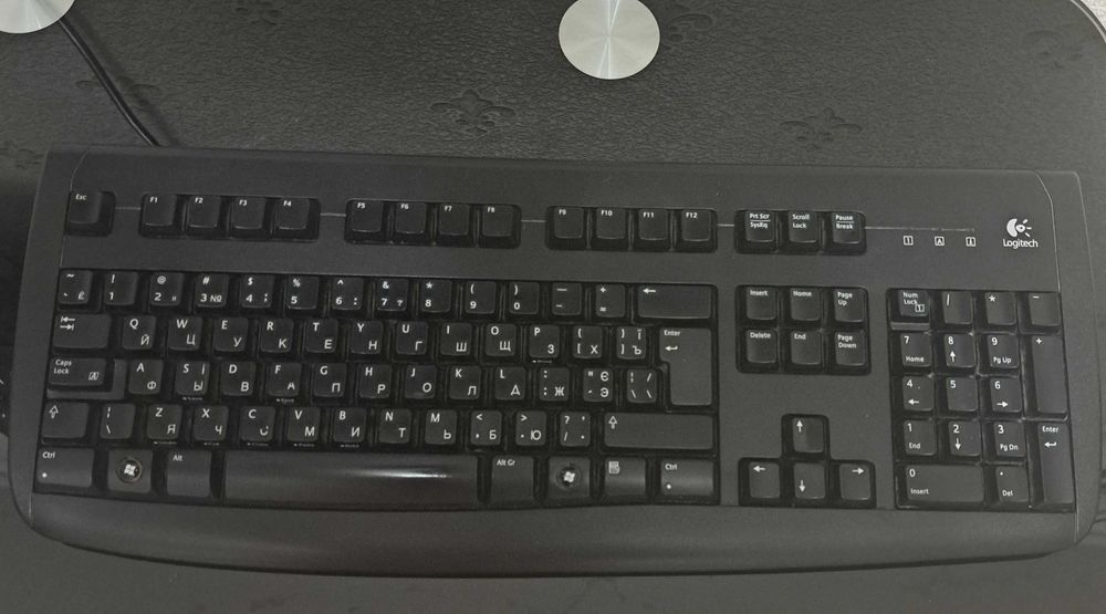 Клавіатура провідна Logitech