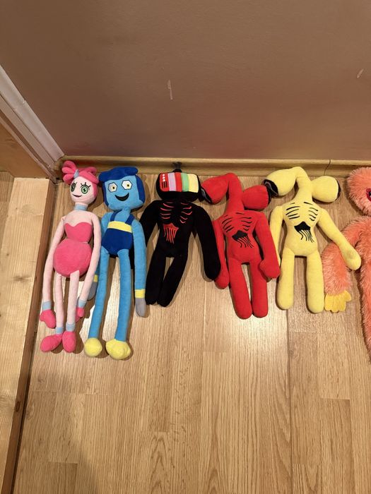 Хагі вагі сірено голові і ще багато інших різних іграшок гортайте фото