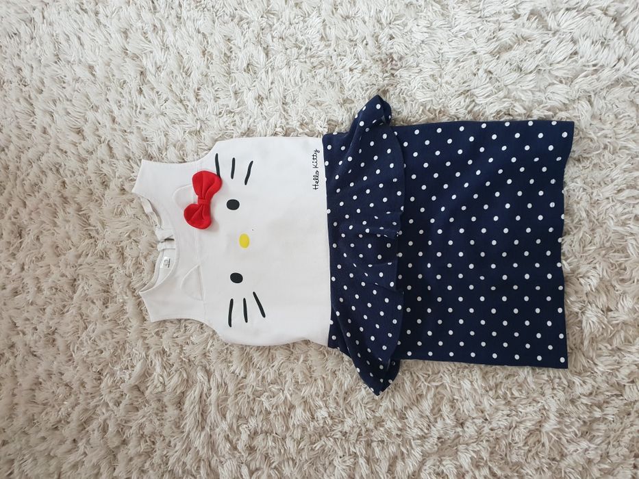 Jak nowa sukienka Hello Kitty 134 / 140