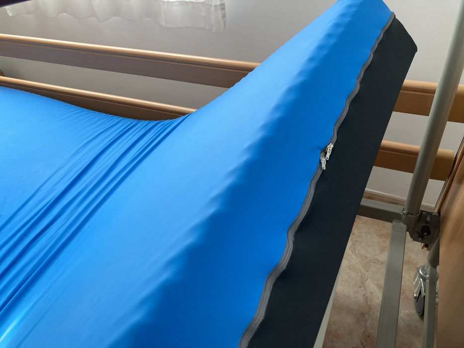 Cama articulada eléctrica com pendural e colchão