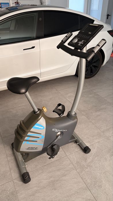 Bicicleta Estática BH Fitness Rhyno Max – Excelente Estado