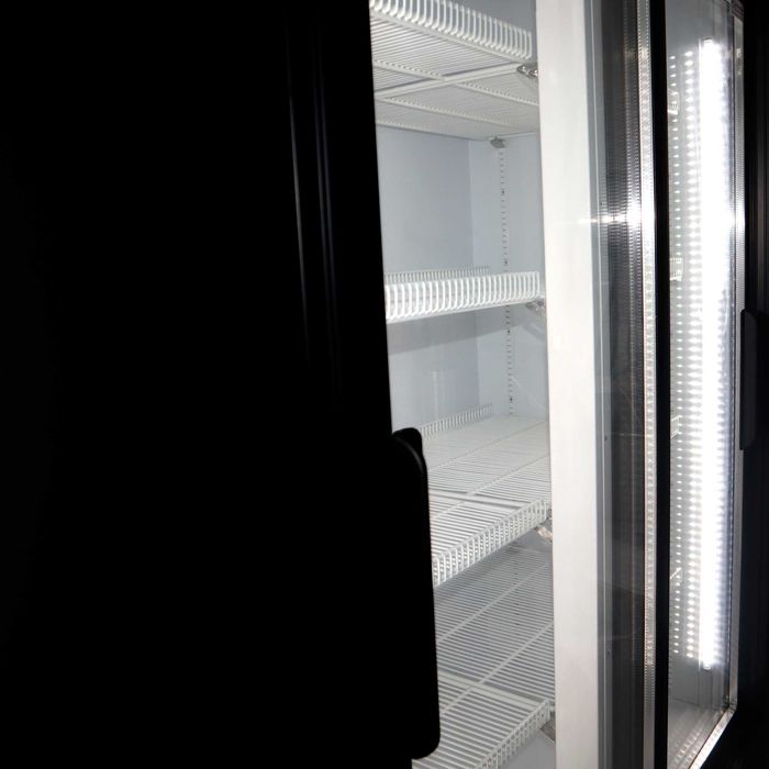 Armário de frio com duas portas de correr em vidro