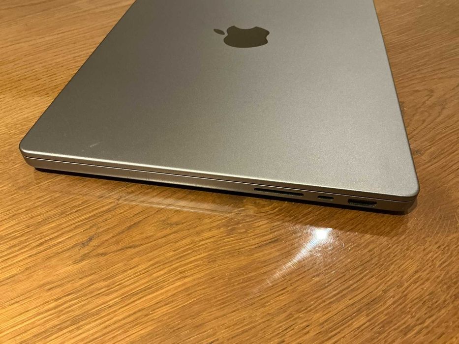 MacBook Pro 14 - M1 Pro 16GB RAM 512GB SSD