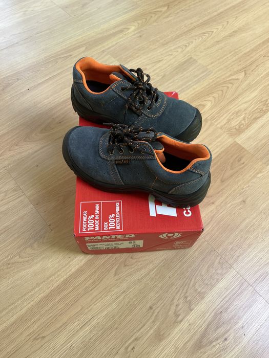 Vendo sapatos de Proteção 38 novos.