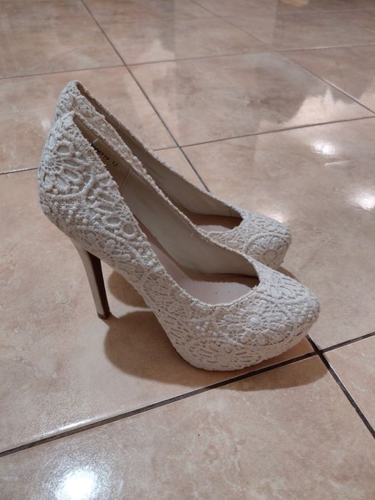 Buty damskie na obcasie,  koturnie marki New Look,  rozmiar 39