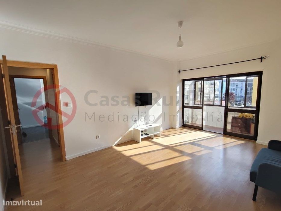Apartamento T1+3 com 126,30m², Excelente Potencial no Barreiro