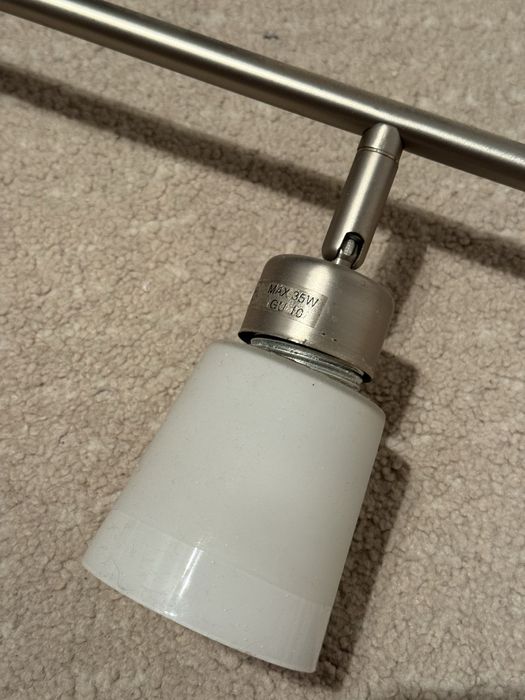 Candeeiro de teto Ikea com focos direcionaveis