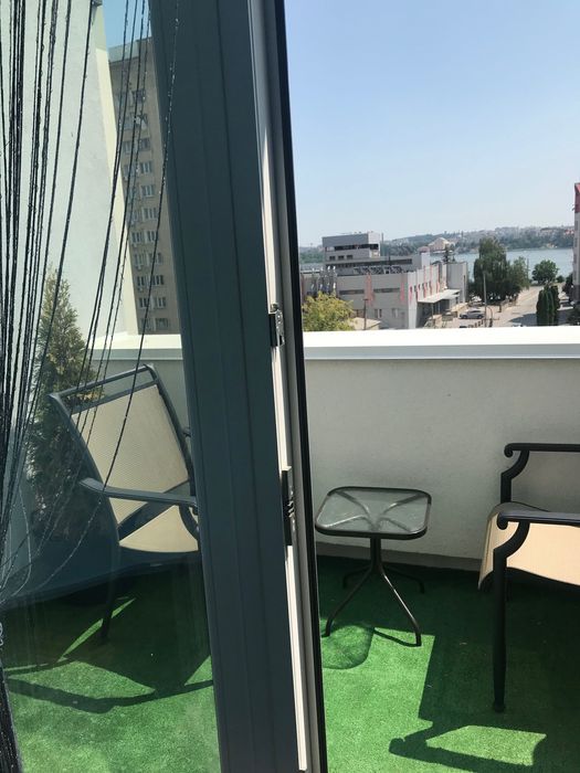 Квартира біля озера з круговою терасою та власною парковкою