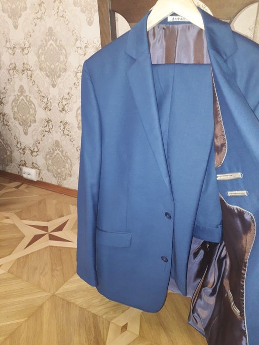 Новий чоловічий класичний костюм синій, розмір 52
