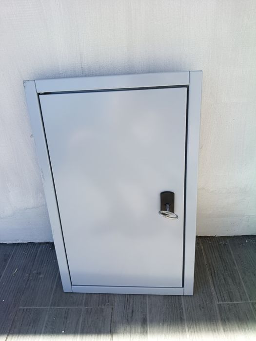 Drzwiczki rewizyjne metalowe wymiarach 64 na 40cm