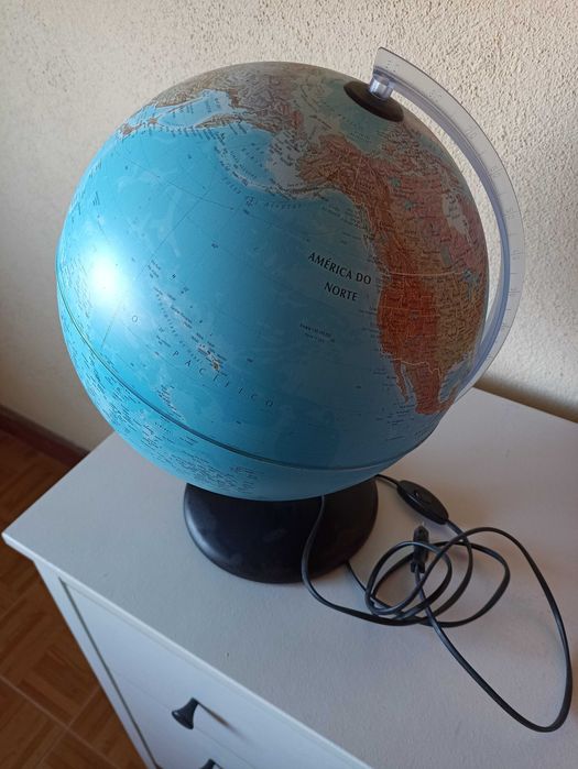 Globo terrestre com iluminação led