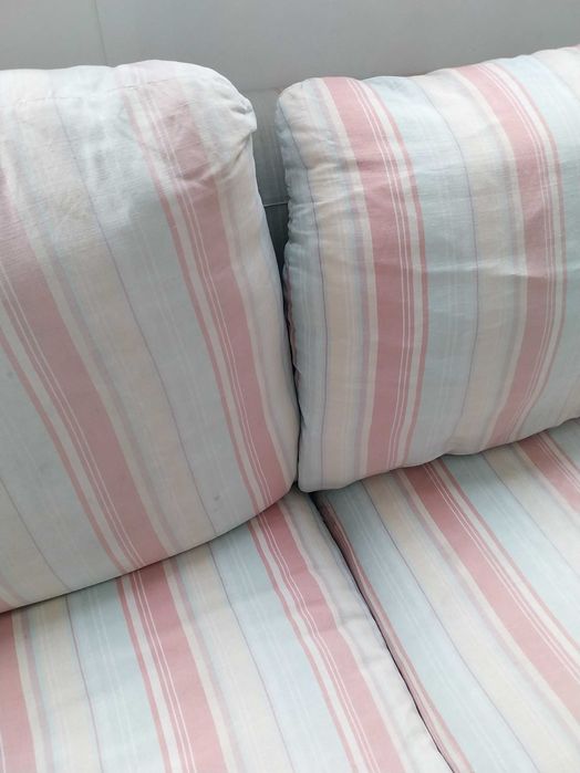 Sofá 3 lugares às riscas