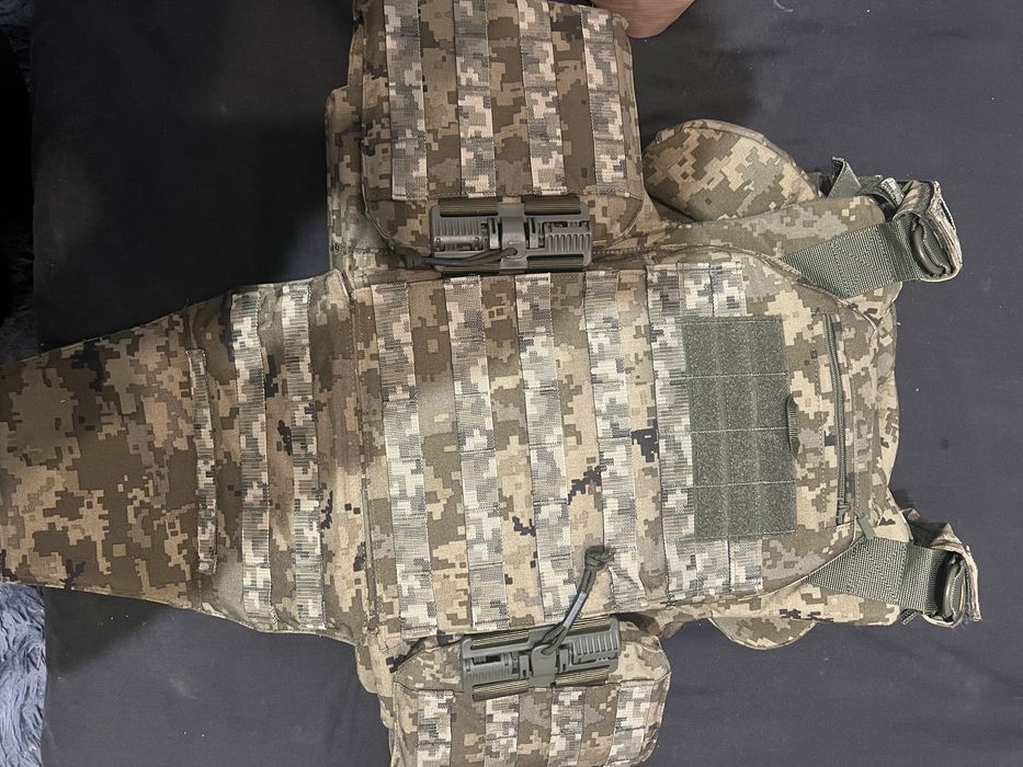 Бронежилет тактичний