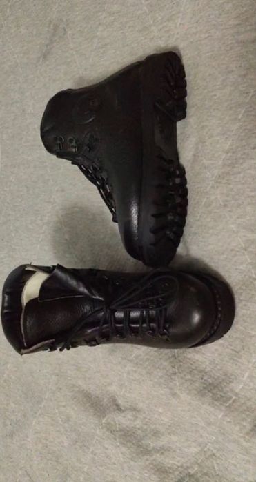 Espetaculares botas de montanhismo Kamet em couro genuíno