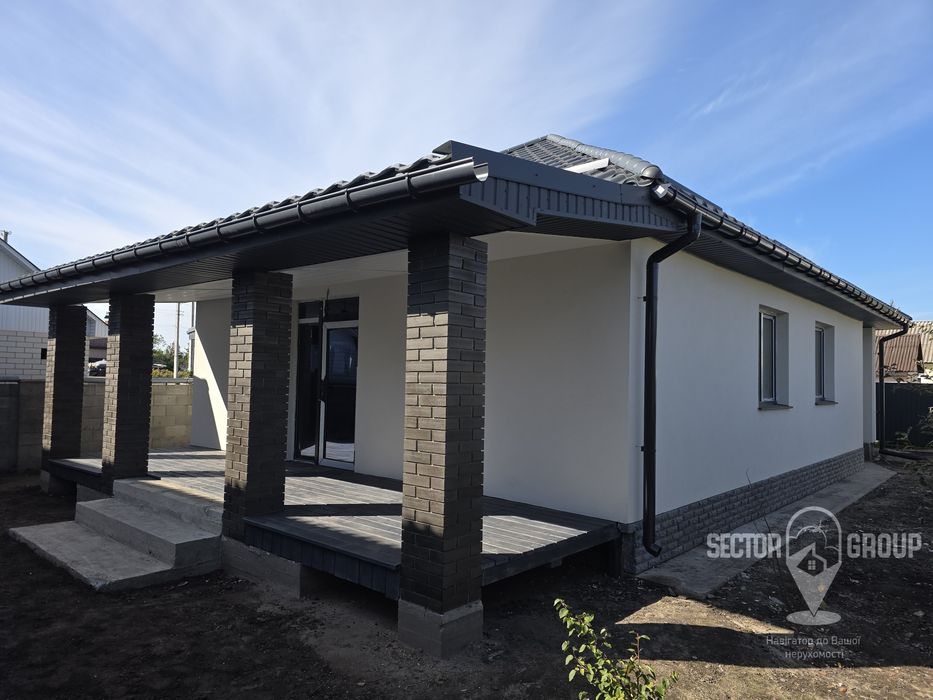 Напроти лікарні. 100кв.м., 2 тераси, 6 соток.