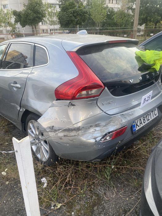 Volvo v40, після ДТП