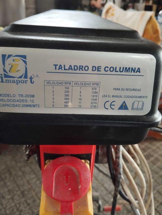 Máquina de coluna de furar