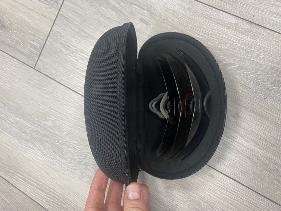 Оригінальні лінзи OAKLEY в чохлі.