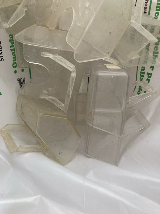 Comedouros abertos vários usados