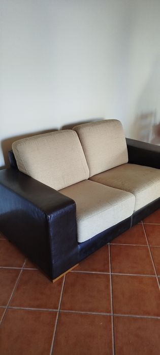 Sofá de dois lugares