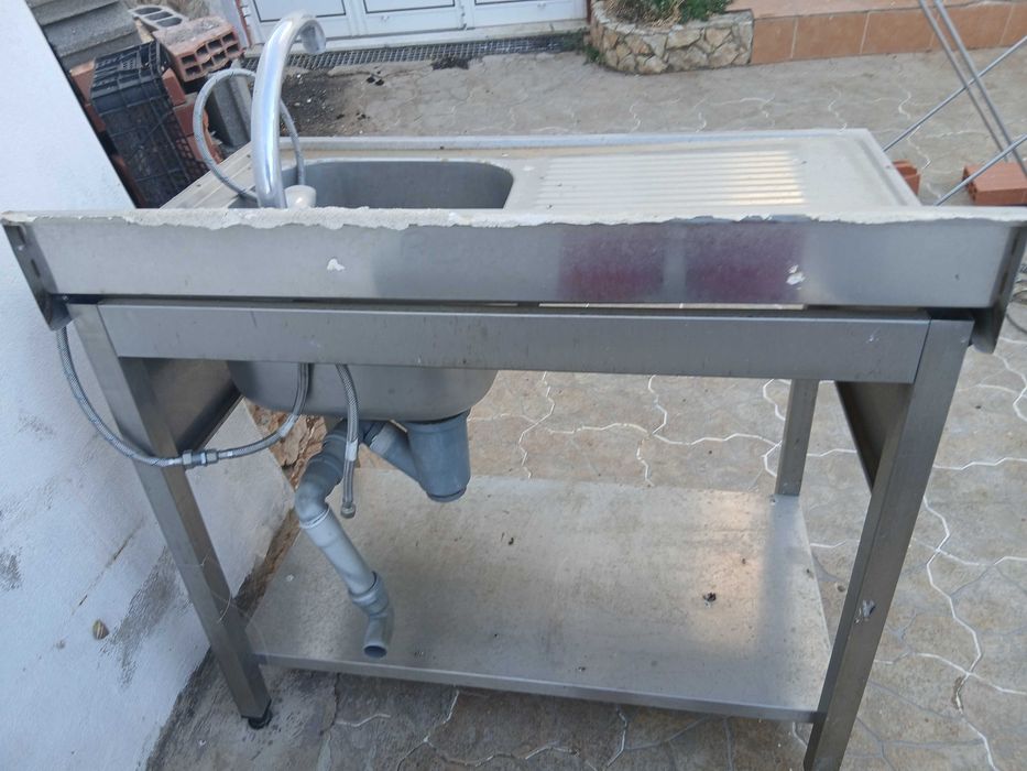 Bancada Lava-Loiça Inox Profissional — Completa, com Torneiras, Pedal e Esgoto | Como Nova!