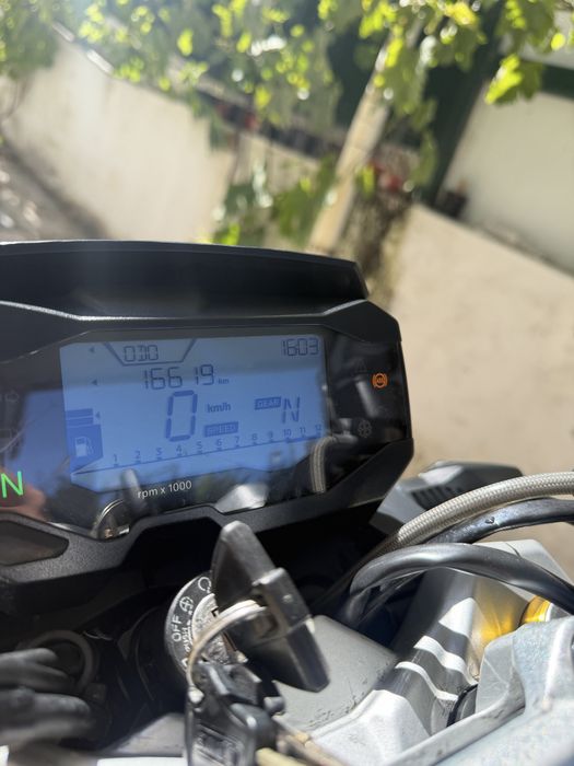 BMW G310R 2025 + Top Case