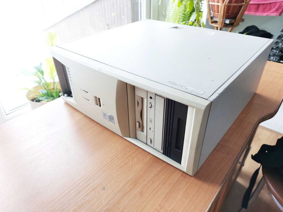 Stary komputer zabytek COMPAQ Deskpro 350 MHz (2)