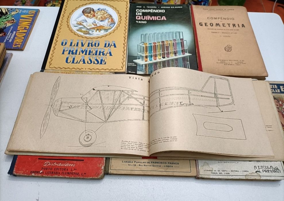 44 Livros Escolares Antigos e outros 3